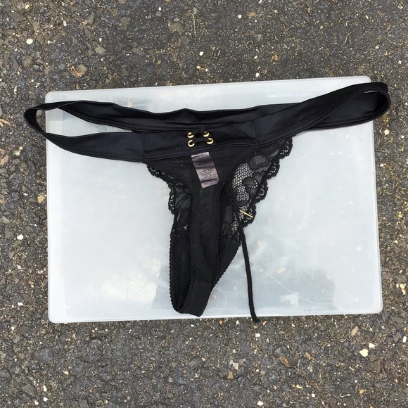 2 pairs of Victoria Secret panties w pair of socks - Picture 4 of 6